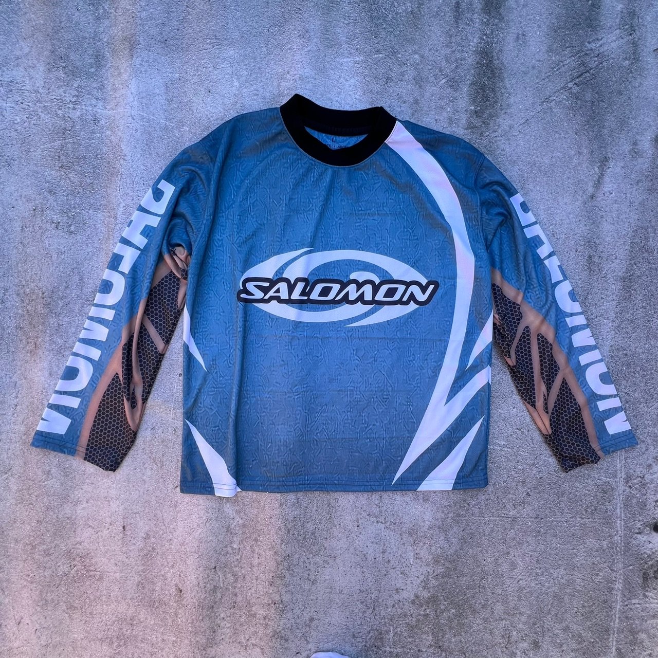 56d3cdcd-8af1-4900-a3b4-cb2a574d25f2 REMERA SALOMON - Imagen 1